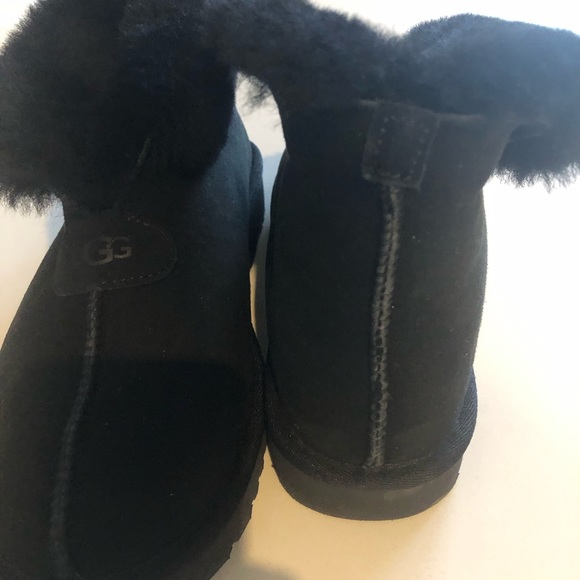 UGGS BOOTS - Picture 3 of 9